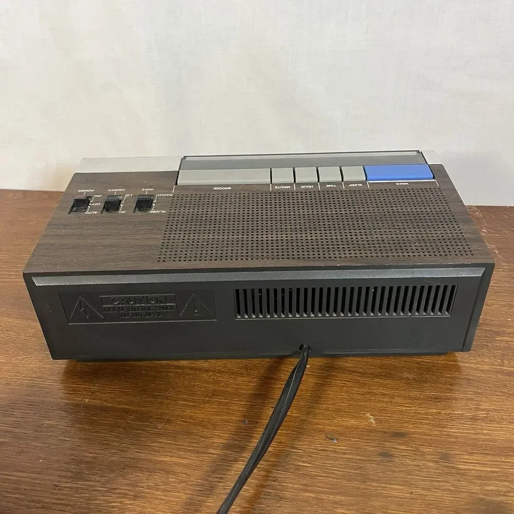 Vintage Emerson Clock Radio Model RTV5707 - Picture 5 of 6